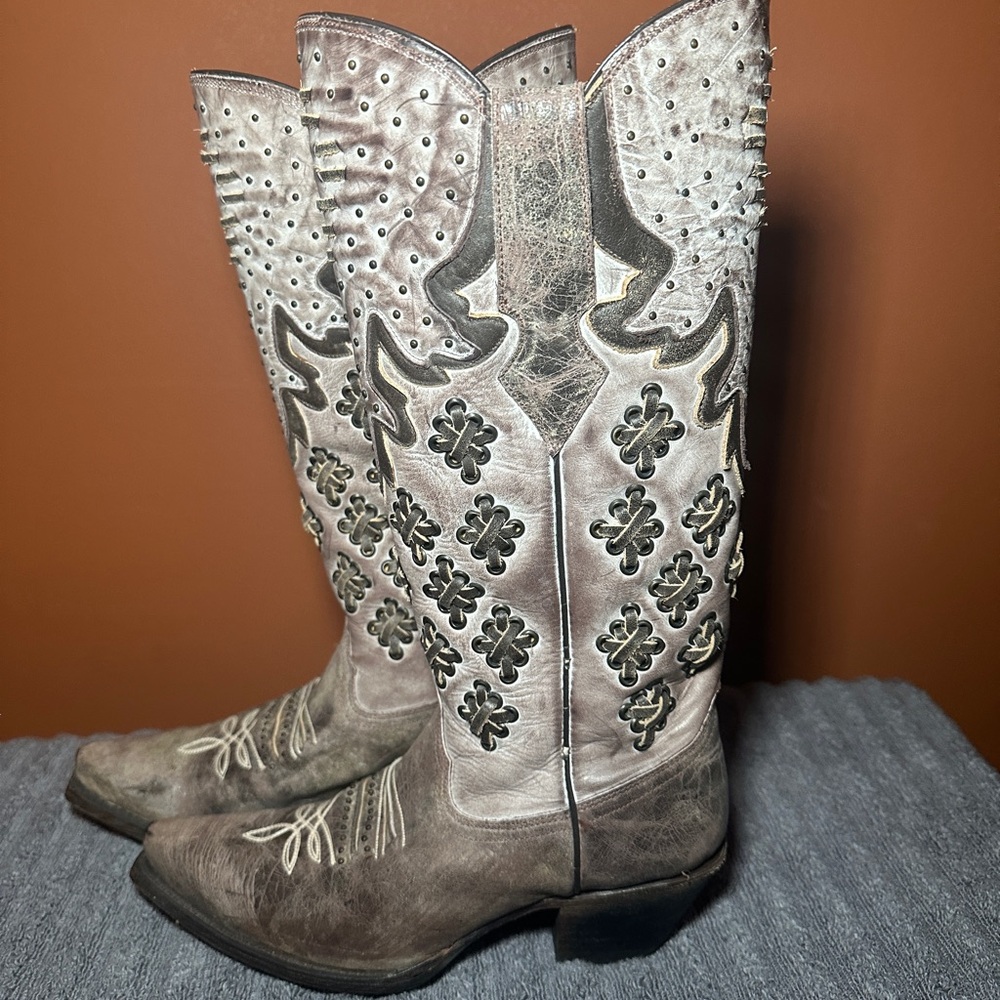 Women’s cowboy boots. Size 9 1/2. $110 Warren only a couple times.